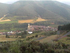 Vista panormica del valle de San Milln, el pueblo de mismo nombre y el monasterio de Yuso