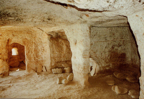 Interior de una cueva najerina