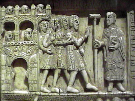 Detalle de la arqueta de marfíl de San Millán  donde se representa la predicación de San Millán en Cantabria.