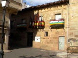 Ayuntamiento de Hurcanos, en silleria y con blasn en la fachada principal