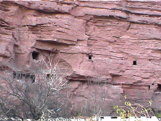 Cuevas en el farallón del cerro Malpica