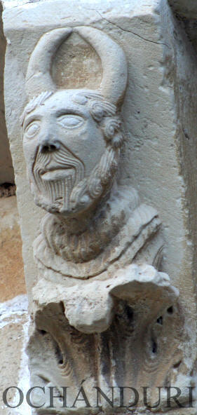 Canecillo de la iglesia de Ochnduri (LA RIOJA). Romnico de finales del siglo XII o comienzos del XIII.