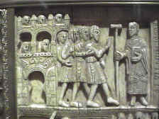 Detalle de uno de los marfiles de la arqueta-relicario que contiene los restos de San Millán, siglo XI.Escena de la vida del santo.