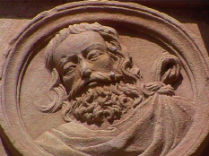 Detalle de la portada de San Miguel, parroquia de Bezares -La Rioja-