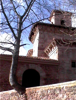 Monasterio de San Millán de Suso en  La Rioja (España). Construido entre los siglos VI al XI.