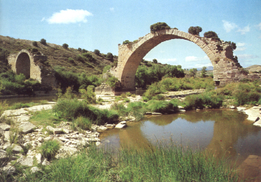 Puente Mantible sobre el ro Ebro.