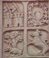 Detalle del escudo de fachada casona de Tricio.
