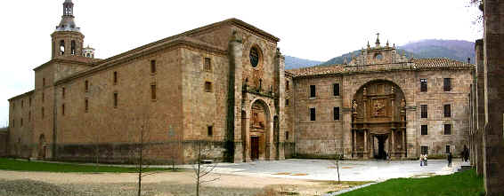 Monasterio de Yuso en San Millán de la Cogolla(La Rioja).Iglesia y acceso a dependencias monacales.