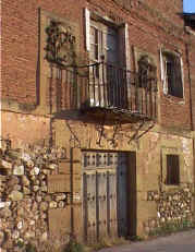 Casona con escudos