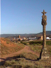 vista general del crucero y al fondo Arenzana de Abajo