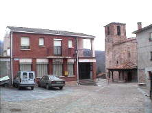 Casa Consistorial,plaza e Iglesia
