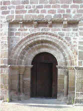 Portada de la iglesia románica s.XII
