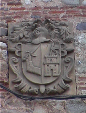 escudo de la portada de la Iglesia renacentista