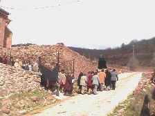 Semana Santa 2002, procesión con la Virgen Dolorosa en torno a la Iglesia,y llevada a hombros de las mujeres